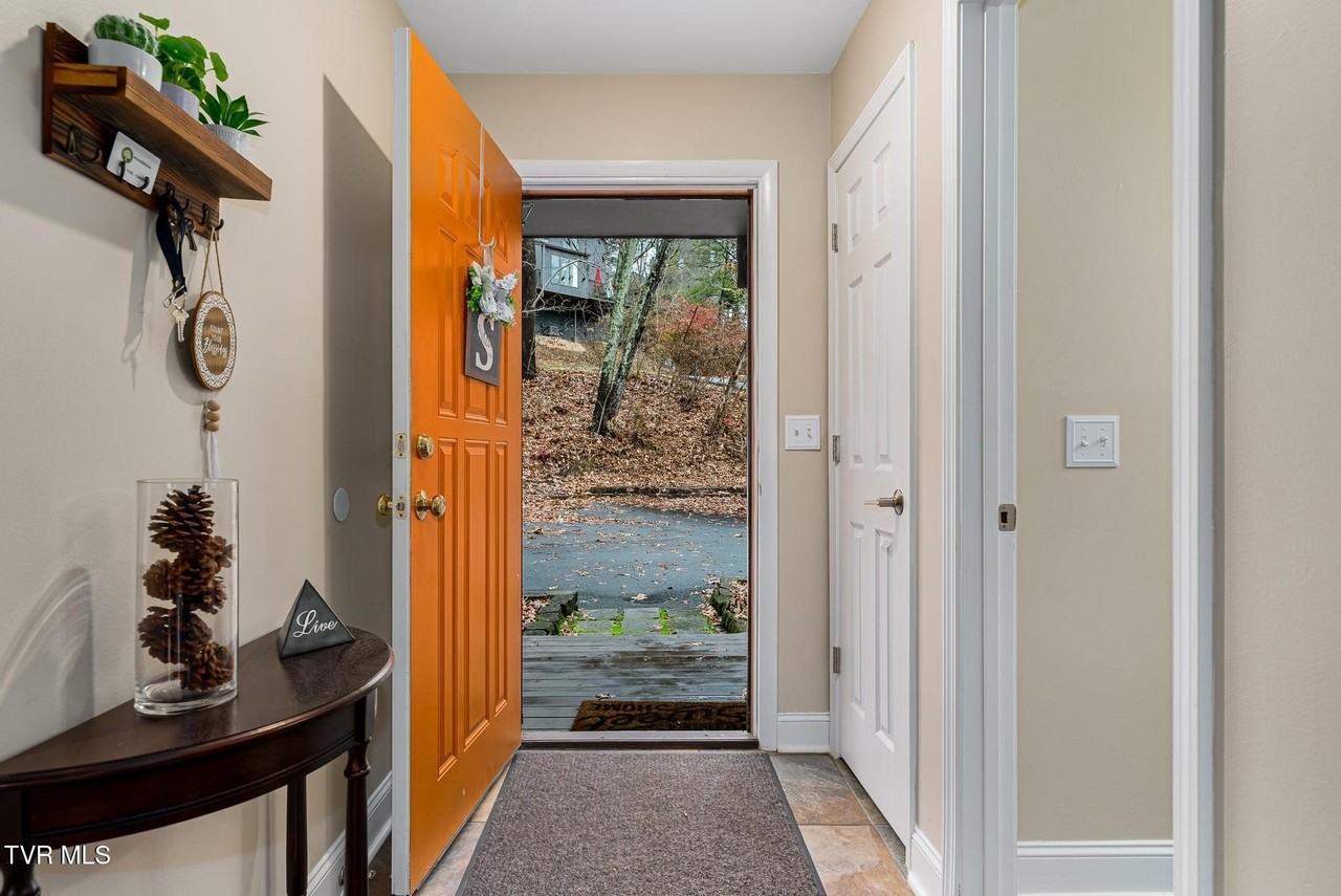 313 Autumn Chase Dr - Photo 3 of 50