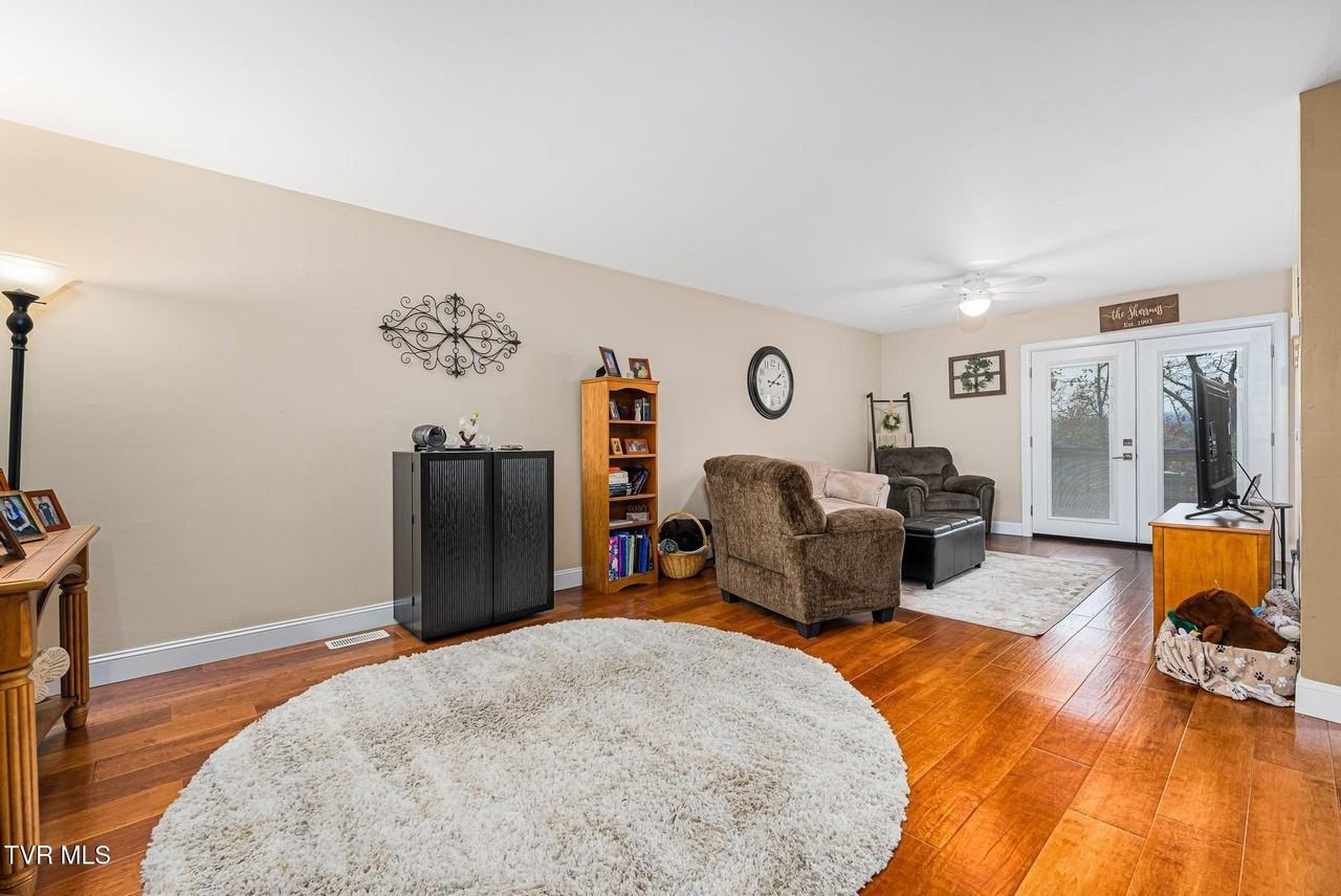 313 Autumn Chase Dr - Photo 5 of 50