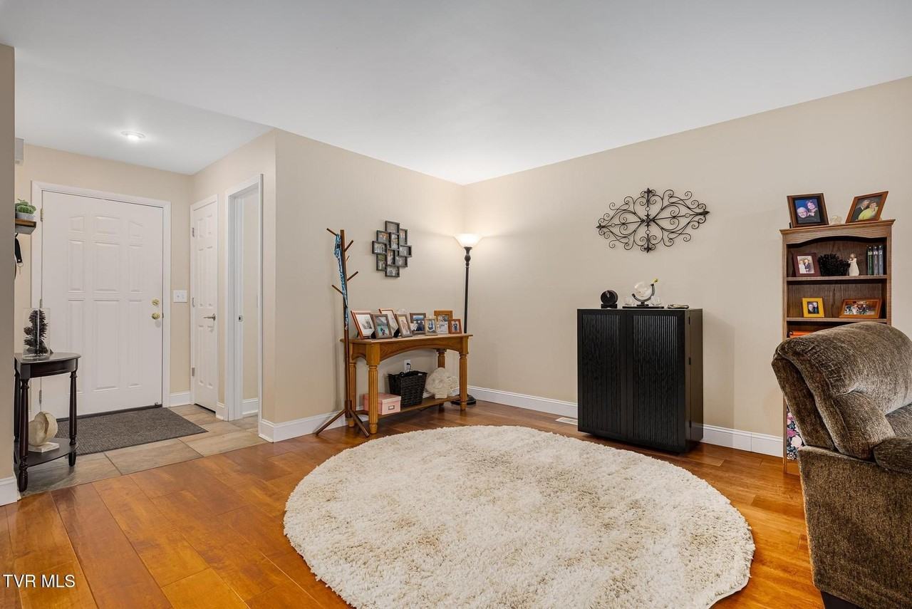 313 Autumn Chase Dr - Photo 6 of 50