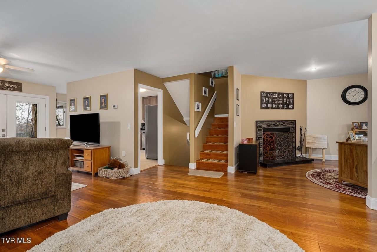 313 Autumn Chase Dr - Photo 7 of 50