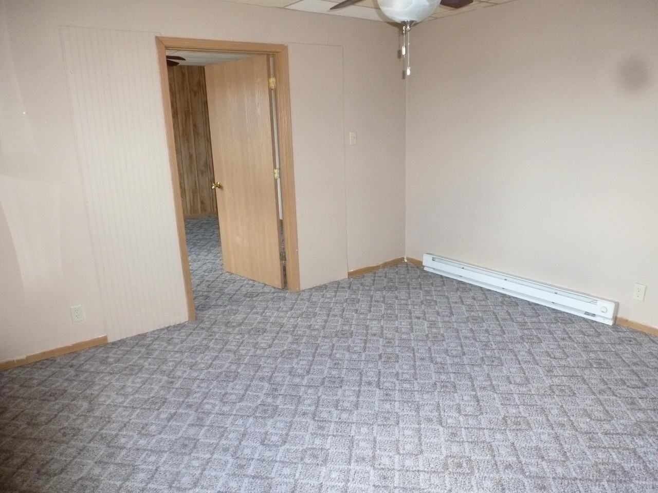 104 W Center St - Photo 3 of 8