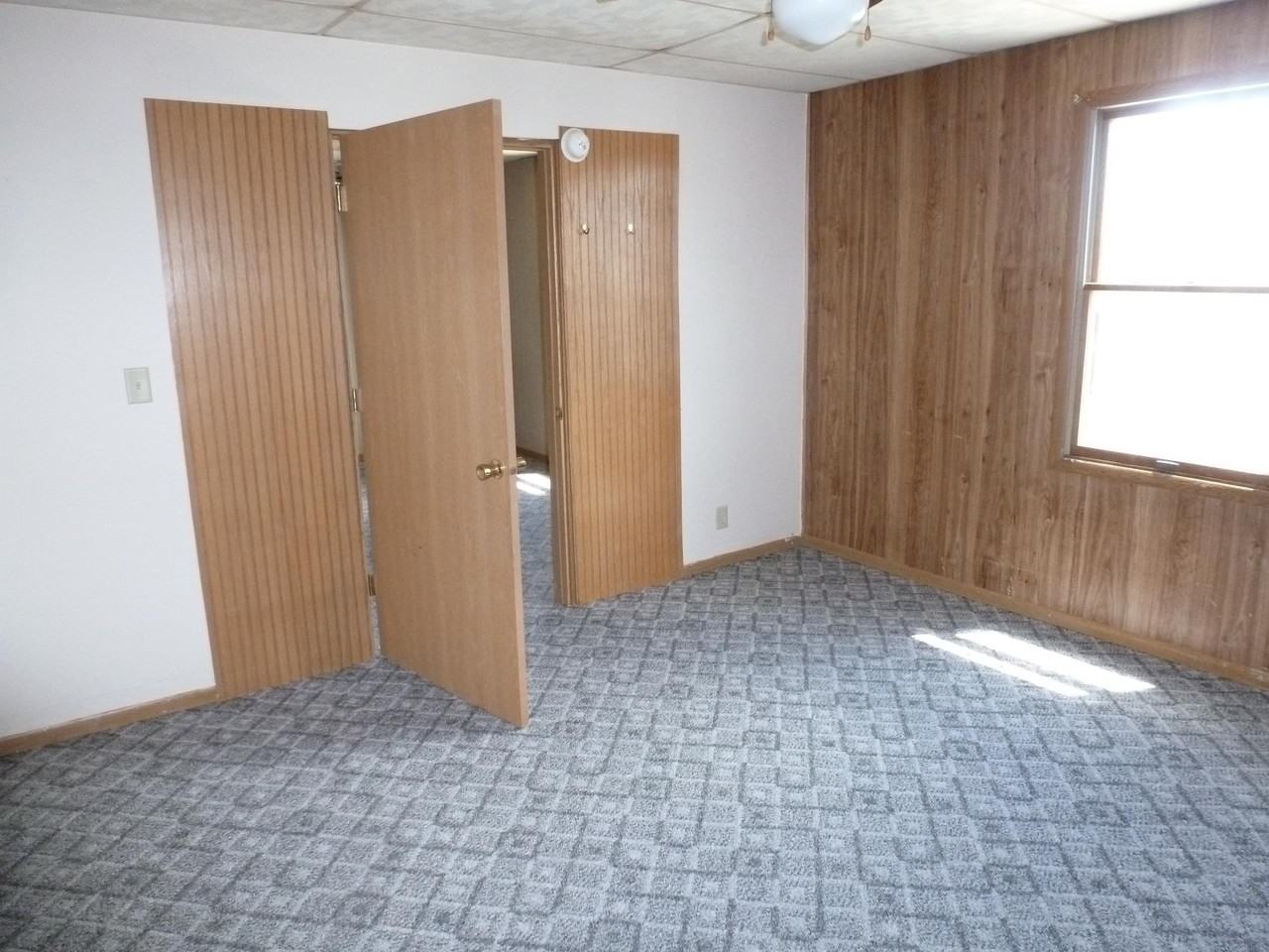 104 W Center St - Photo 5 of 8