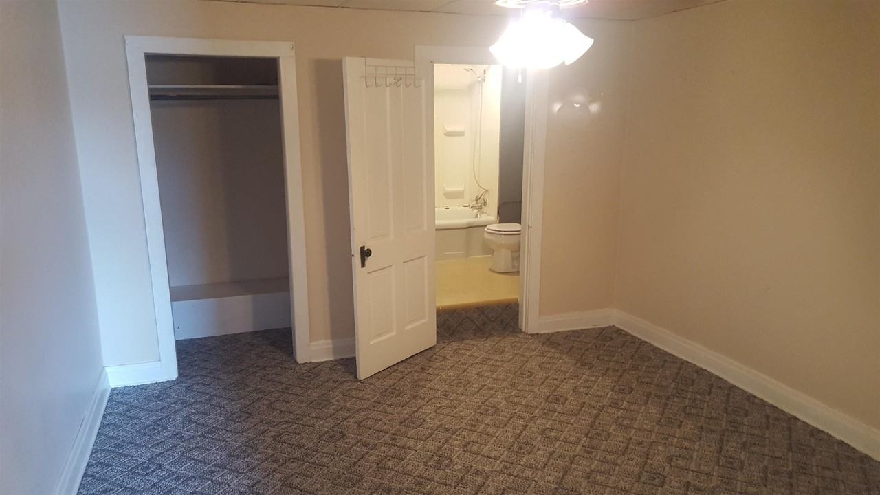 104 W Center St - Photo 7 of 8