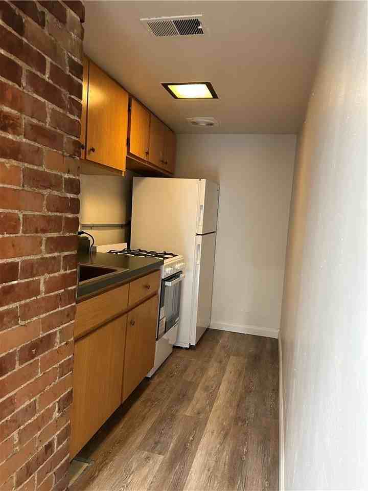 317 Stratford Ave #2 - Photo 3 of 15