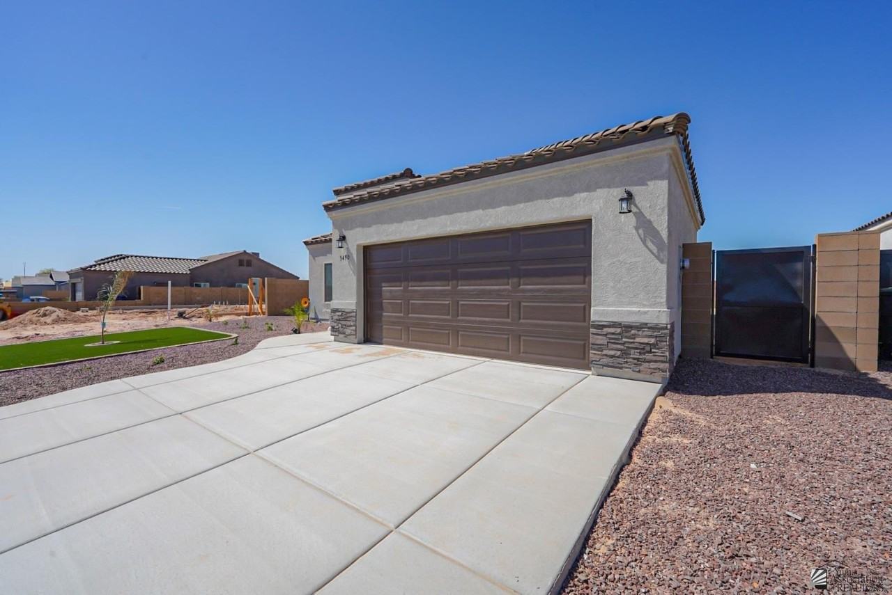3490 S Sage Ave - Photo 4 of 28