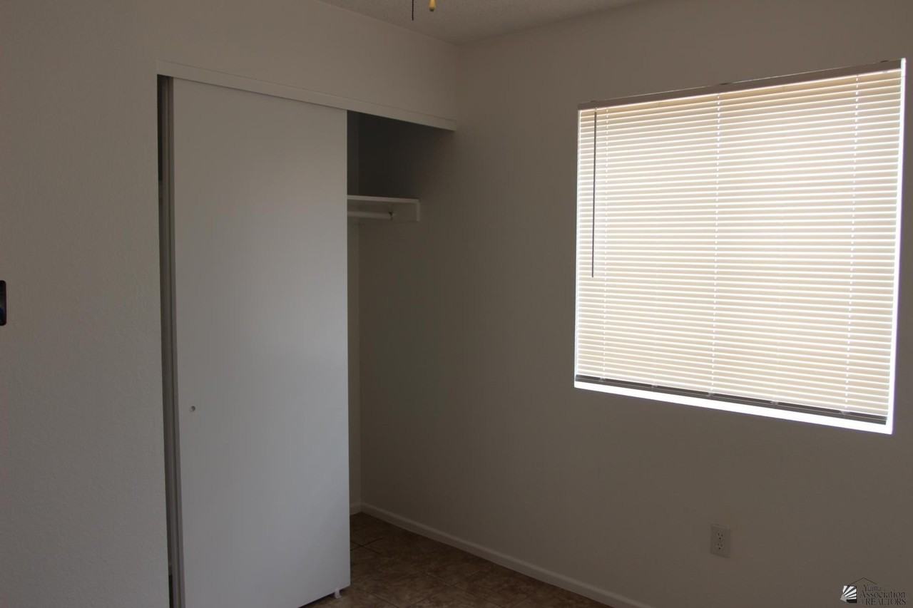 2090 S 44th Dr - Photo 6 of 23