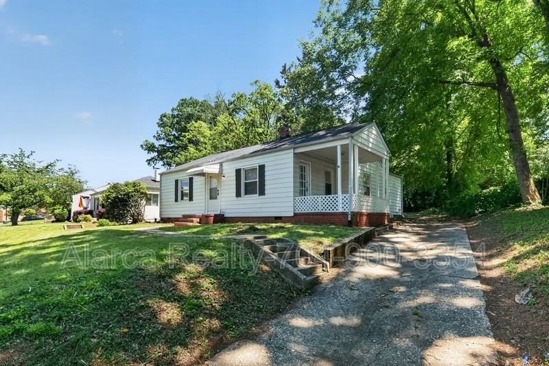 2322 Belfast Dr - Photo 2 of 20