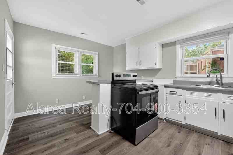 2322 Belfast Dr - Photo 3 of 20