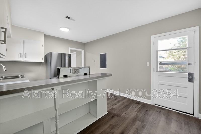 2322 Belfast Dr - Photo 5 of 20