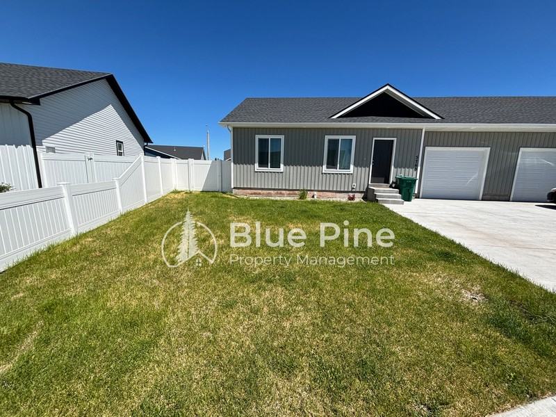 5760 Wildrose Ave - Photo 2 of 25