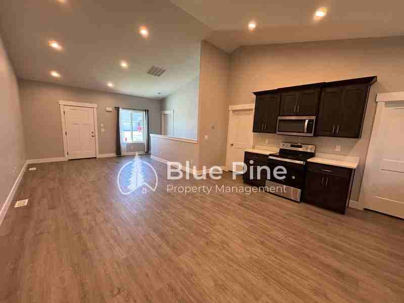 5760 Wildrose Ave - Photo 5 of 25