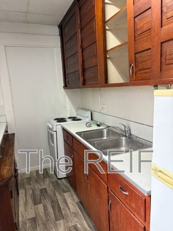 1025 N Washington Ave #8 - Photo 2 of 2