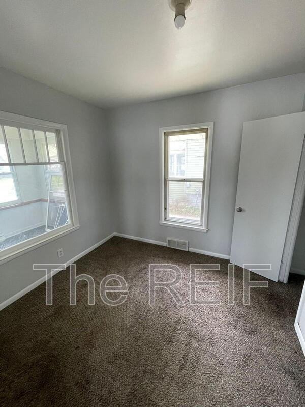 1553 Illinois Ave - Photo 3 of 17