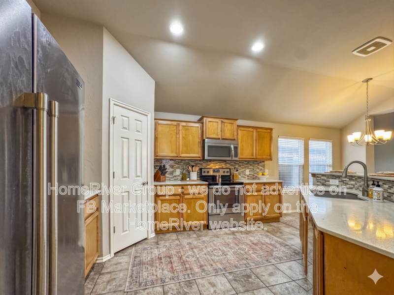 19221 Blanco Dr - Photo 3 of 21