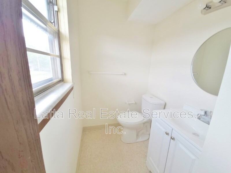 12502 E 40th St S #C - Photo 6 of 8