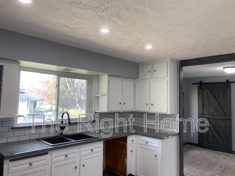 5628 S 51st Ave - Photo 5 of 20