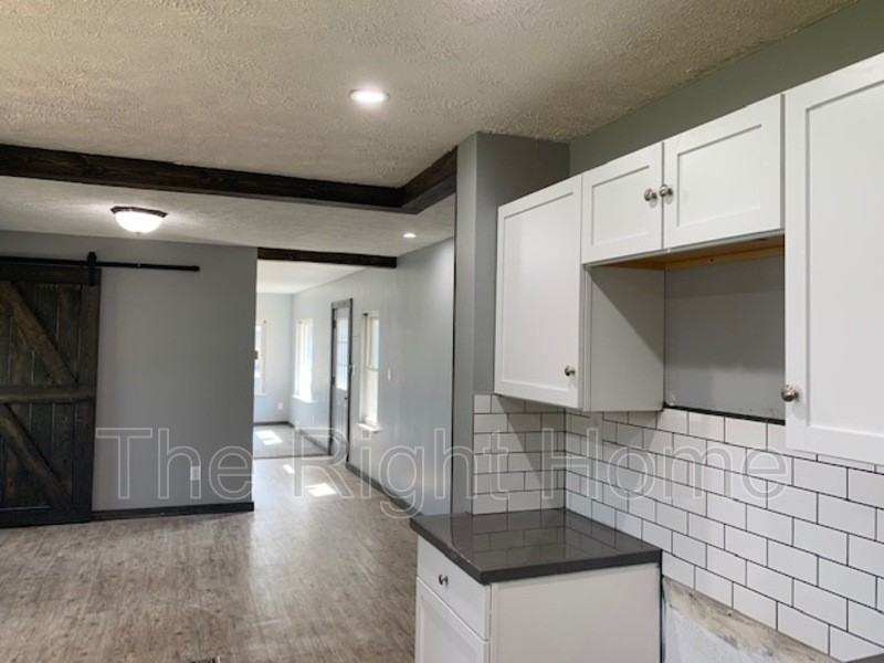 5628 S 51st Ave - Photo 6 of 20
