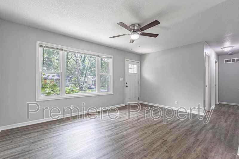 7610 E 48th St - Photo 2 of 14