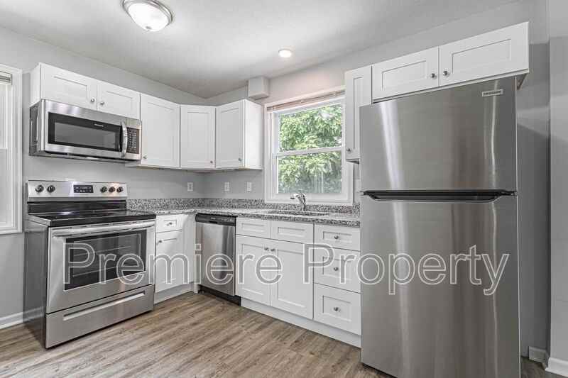 7610 E 48th St - Photo 4 of 14