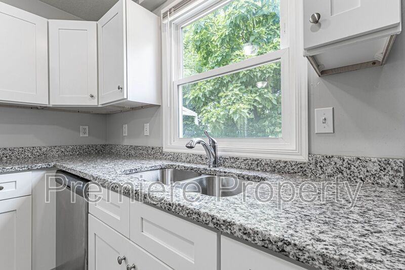 7610 E 48th St - Photo 5 of 14