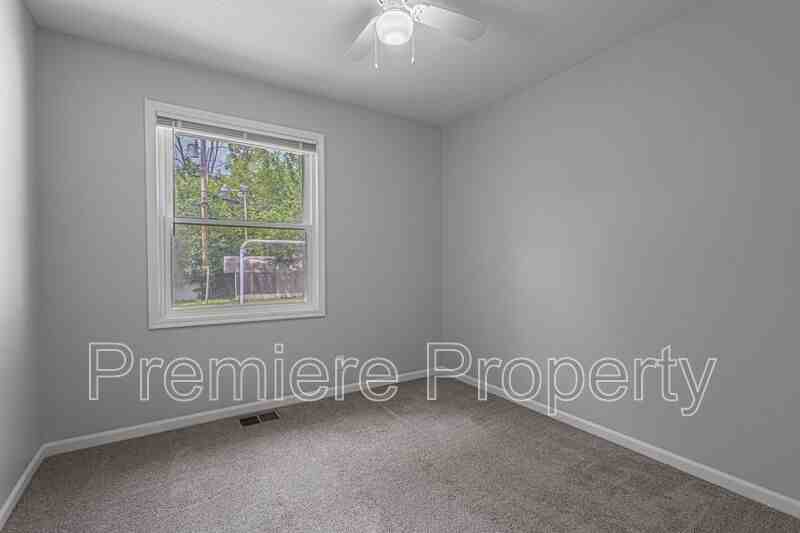 7610 E 48th St - Photo 6 of 14