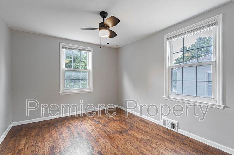 7826 Summit St - Photo 7 of 14