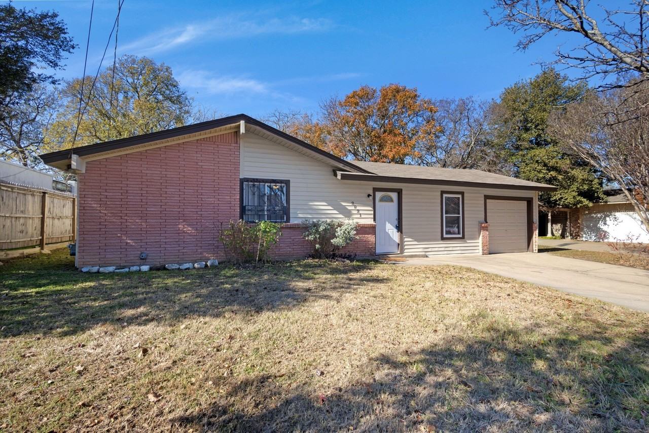 2821 N Bell Ave - Photo 3 of 20