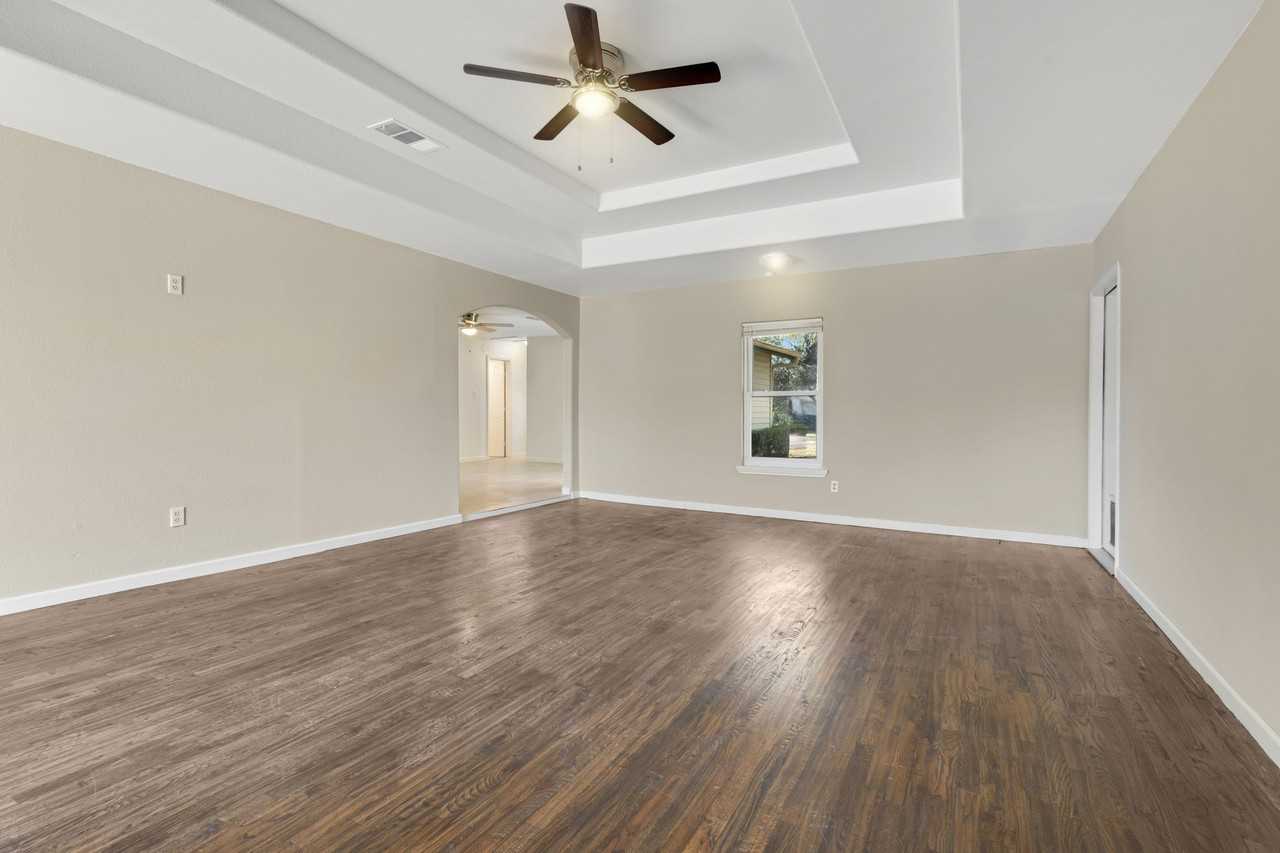2821 N Bell Ave - Photo 4 of 20