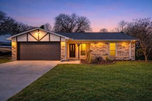 921 Red Oak St - Photo 1 of 1