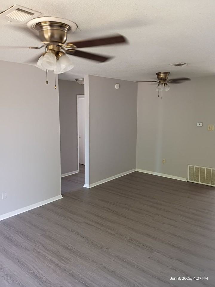 Chateau Apartments - Photo 3 of 8