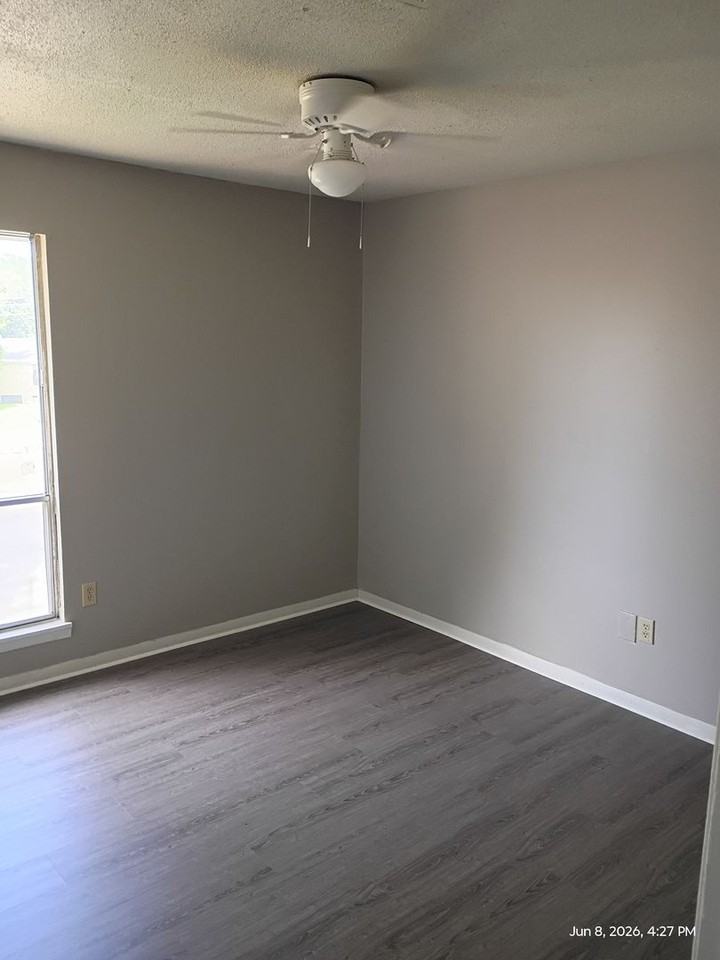 Chateau Apartments - Photo 4 of 8