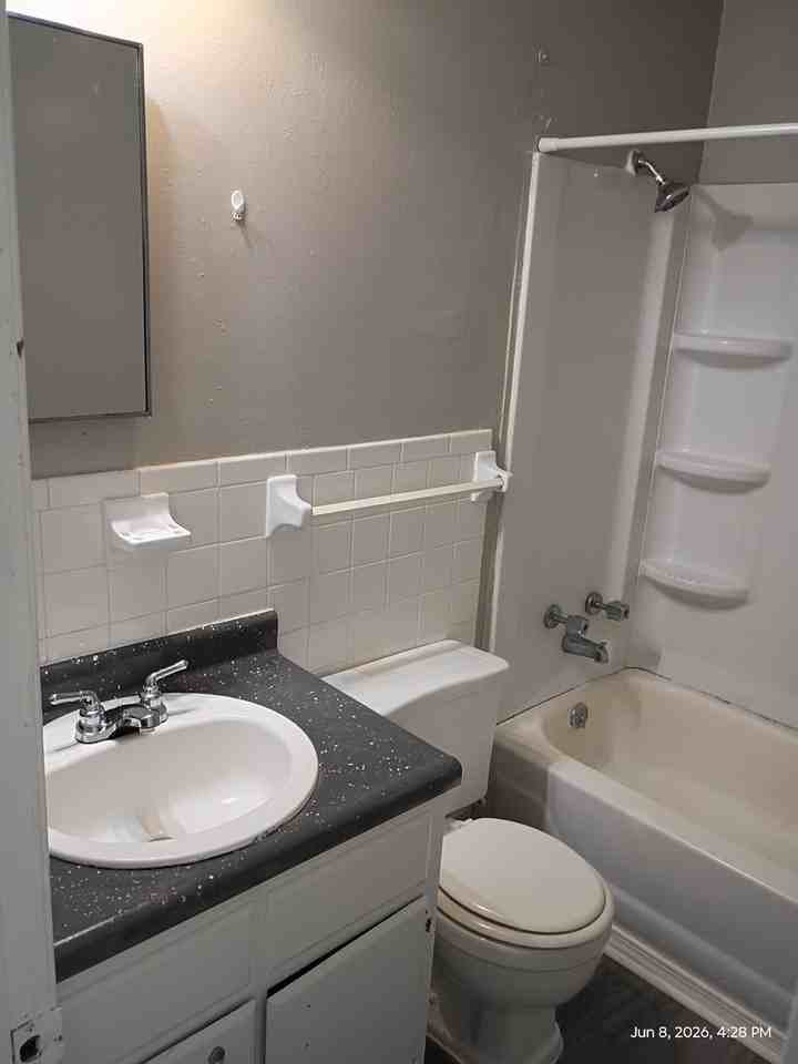 Chateau Apartments - Photo 6 of 8