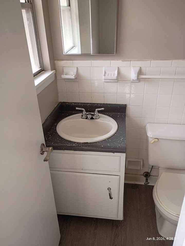 Chateau Apartments - Photo 7 of 8