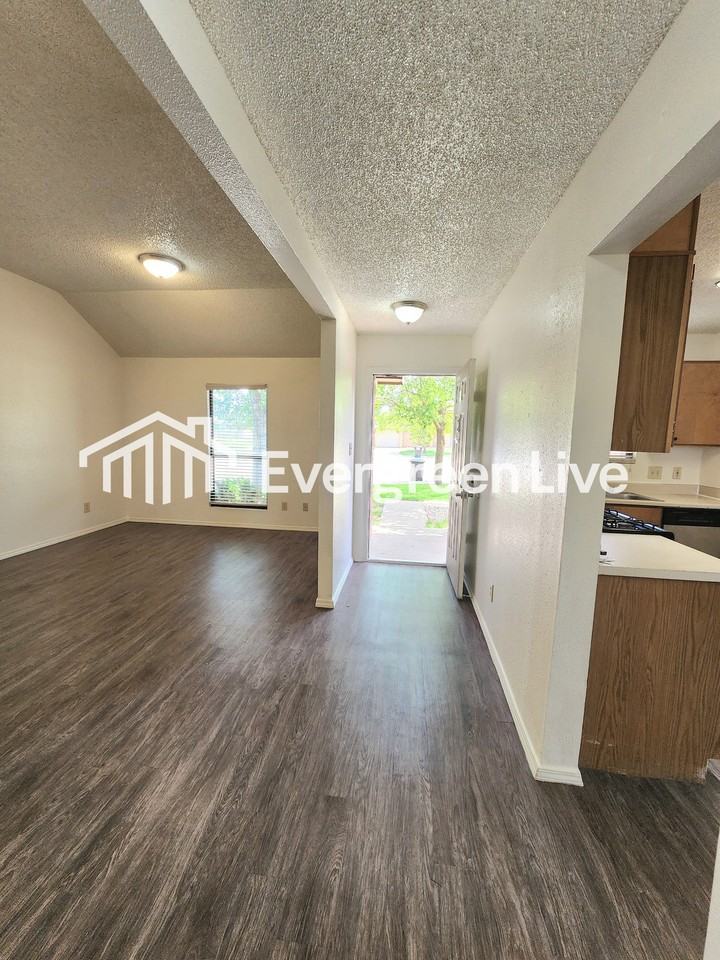 2240 Zuni Ct - Photo 3 of 27
