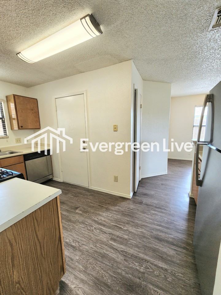 2240 Zuni Ct - Photo 6 of 27