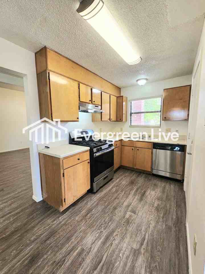 2240 Zuni Ct - Photo 7 of 27