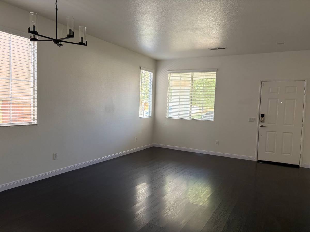 26772 Maris Ct - Photo 3 of 10