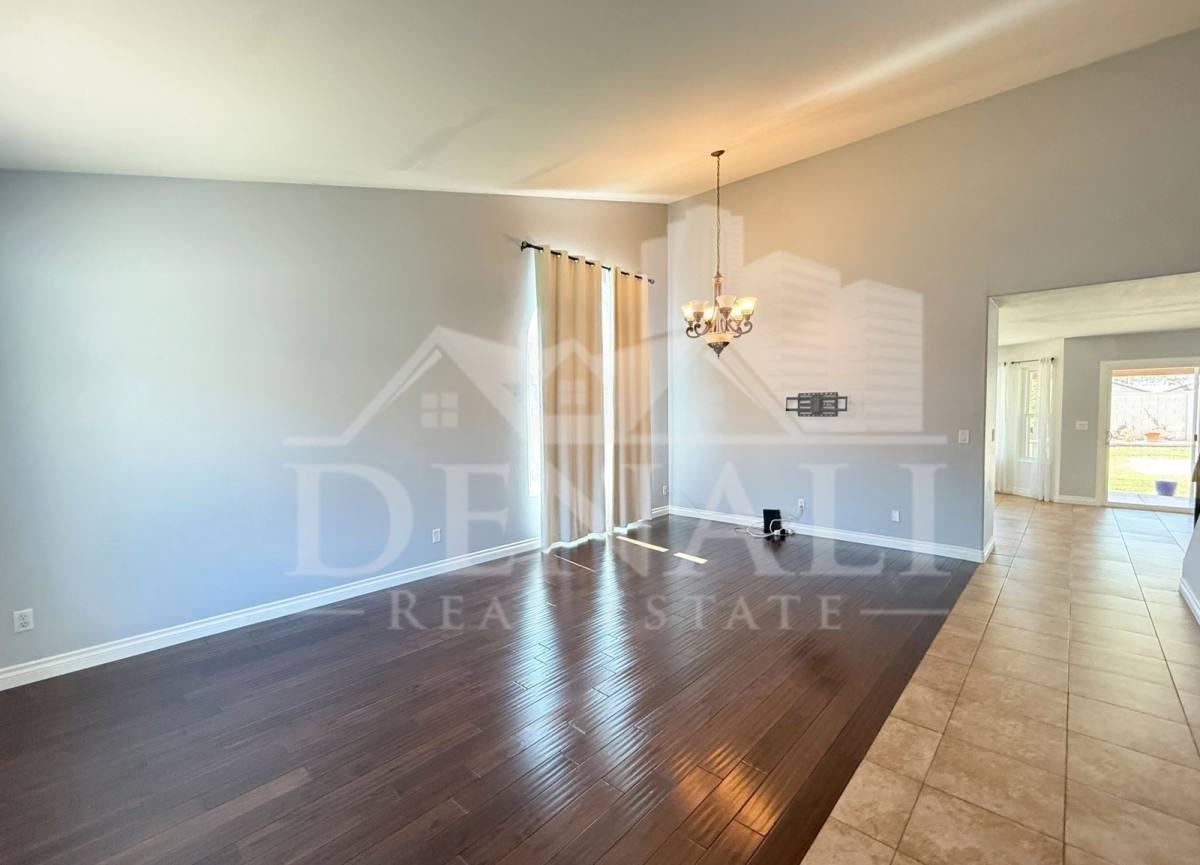 1249 W Kelly Ln - Photo 3 of 10