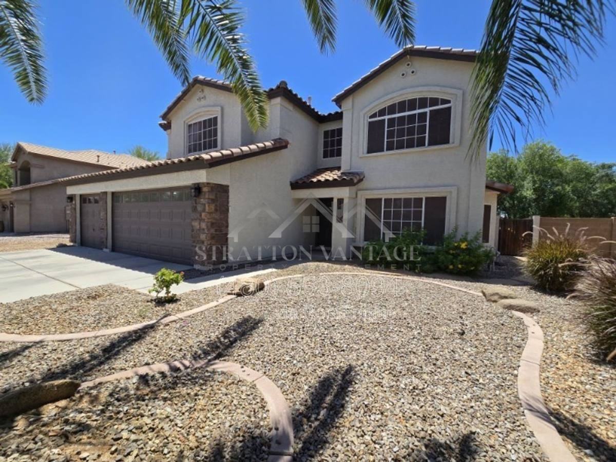 1005 E Stirrup Ln - Photo 3 of 10