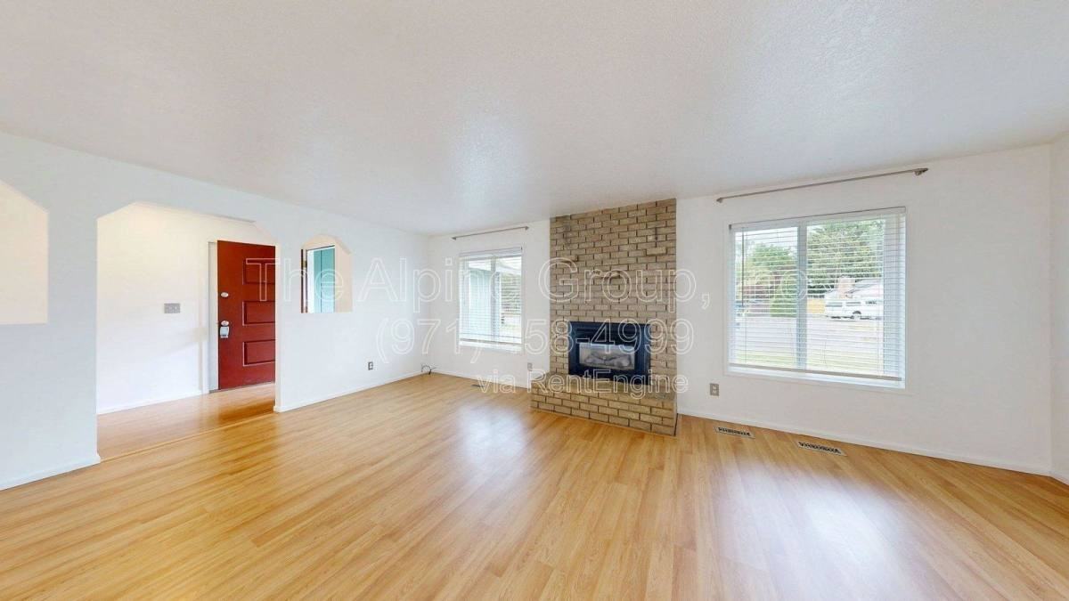 2314 Se 53rd Ave - Photo 2 of 10