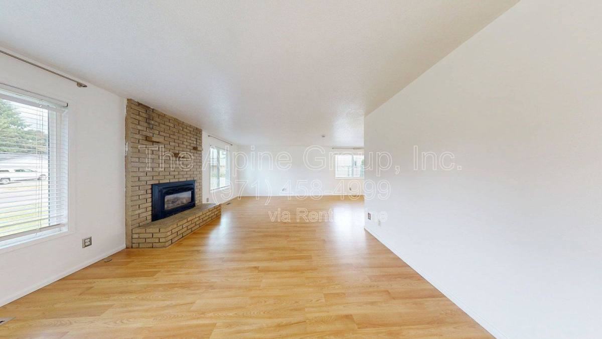 2314 Se 53rd Ave - Photo 3 of 10