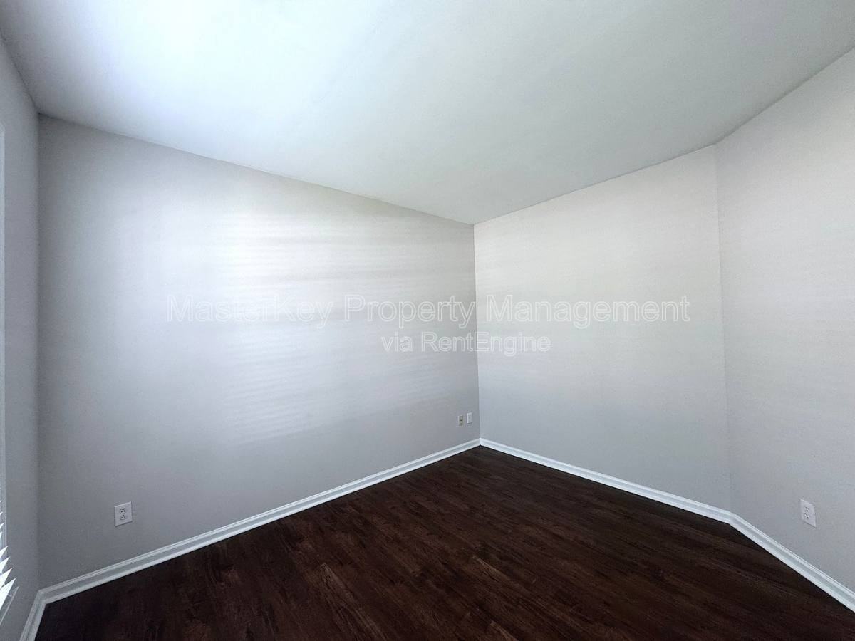 204 Straywhite Ave - Photo 2 of 10