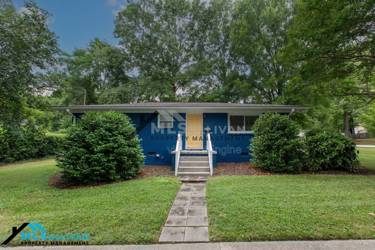 1021 Sedgefield St - Photo 2 of 10
