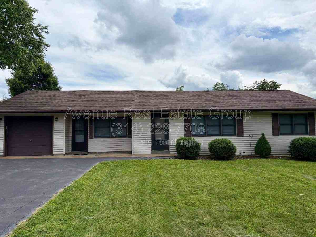 608 Connie Ln - Photo 2 of 10