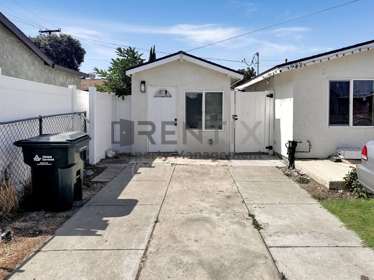 933 1 2 Kingsley Ave - Photo 3 of 7
