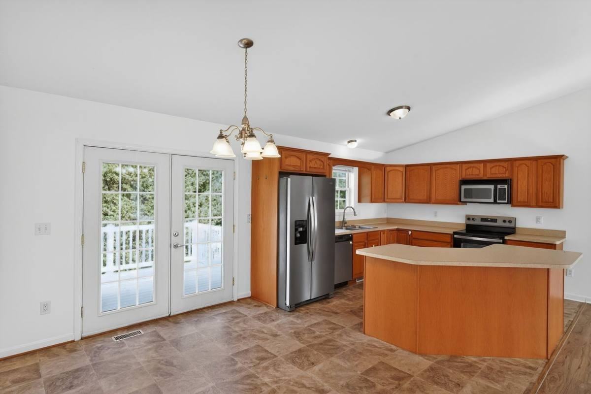 22628 Rue Woods Dr - Photo 3 of 10