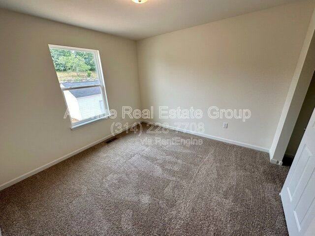 5587 Walden Ridge Dr - Photo 3 of 10
