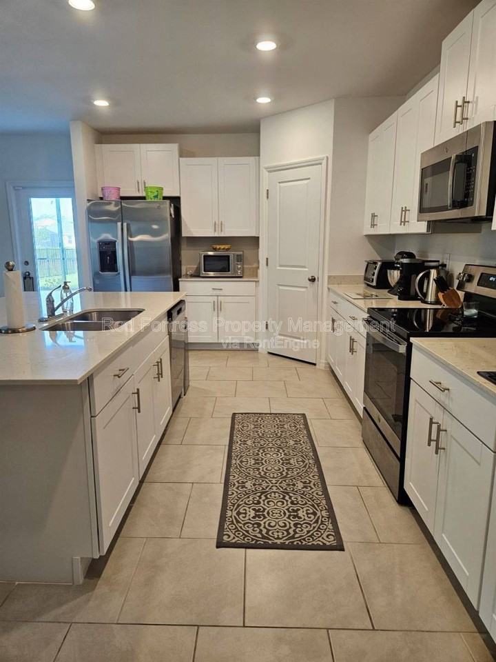 12210 Dakota Ridge Pl - Photo 3 of 10