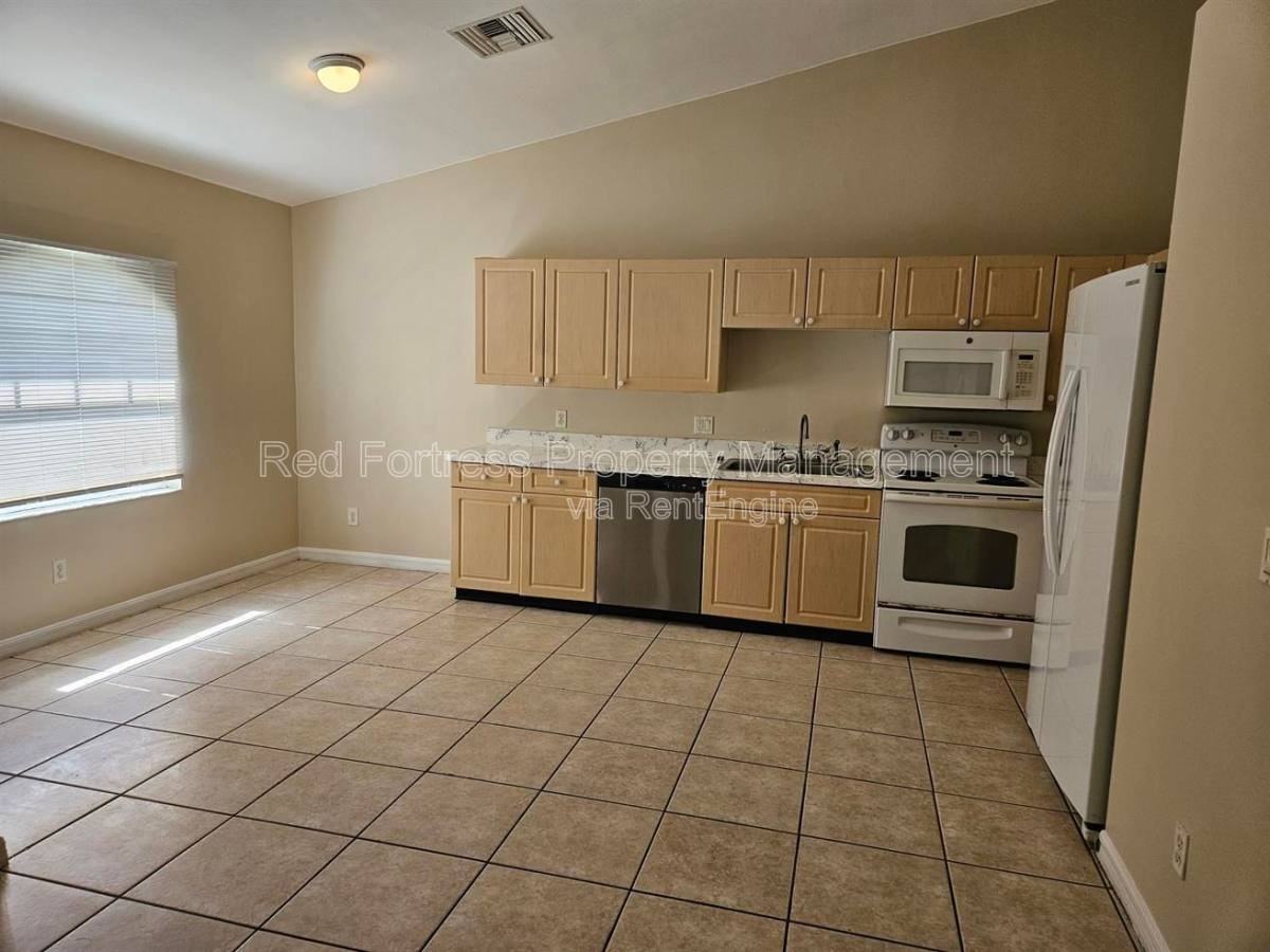 104 Gordon Ave S - Photo 2 of 8