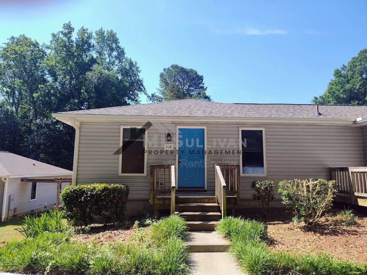 308 Lakeshore Dr - Photo 2 of 10